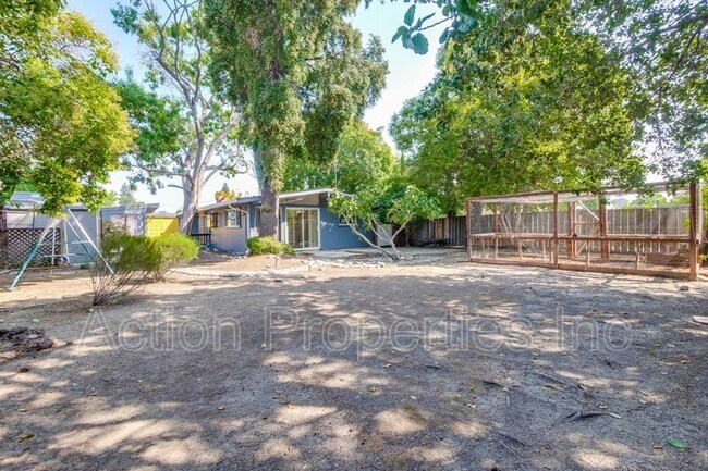 Building Photo - 18850 Newsom Ave