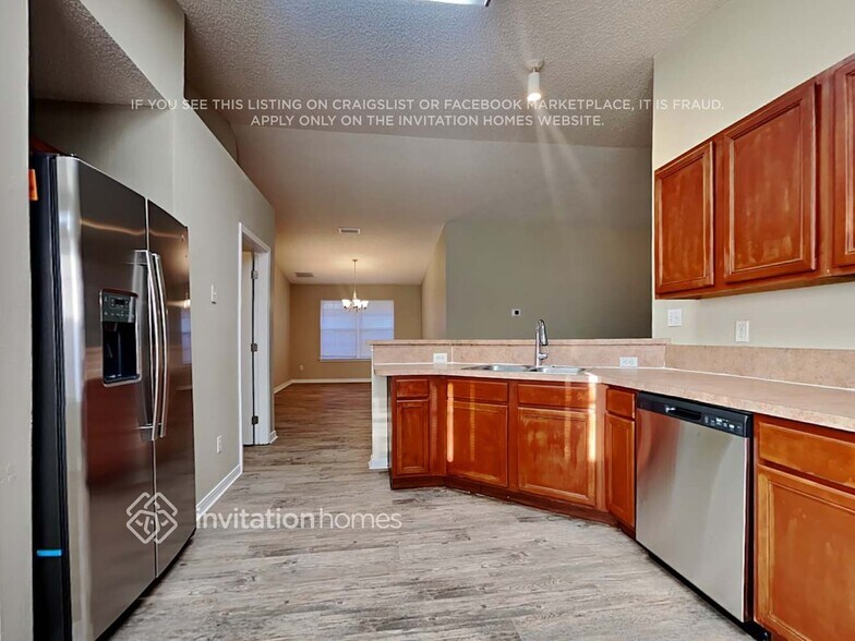 Building Photo - 6322 Ironside Dr N