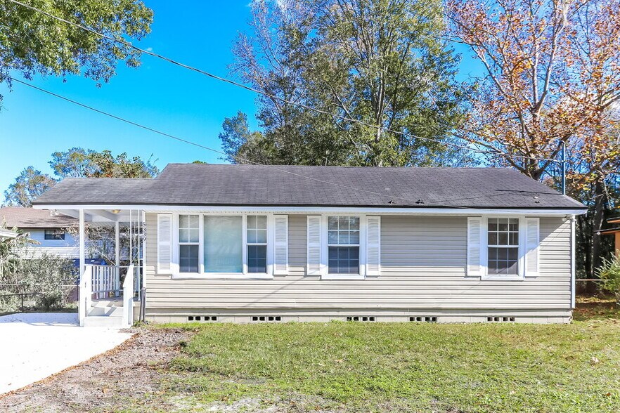 Primary Photo - 5339 Newcombe Rd