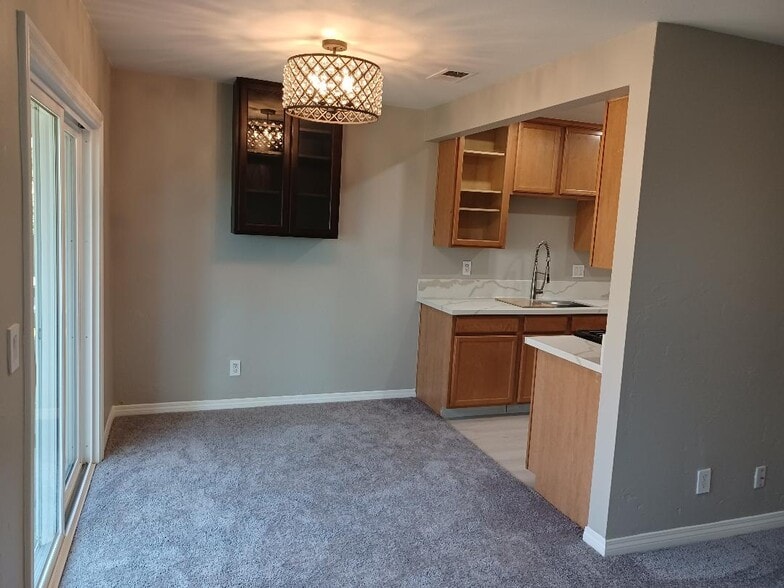 Dinning area - 1440 Lambert W Rd