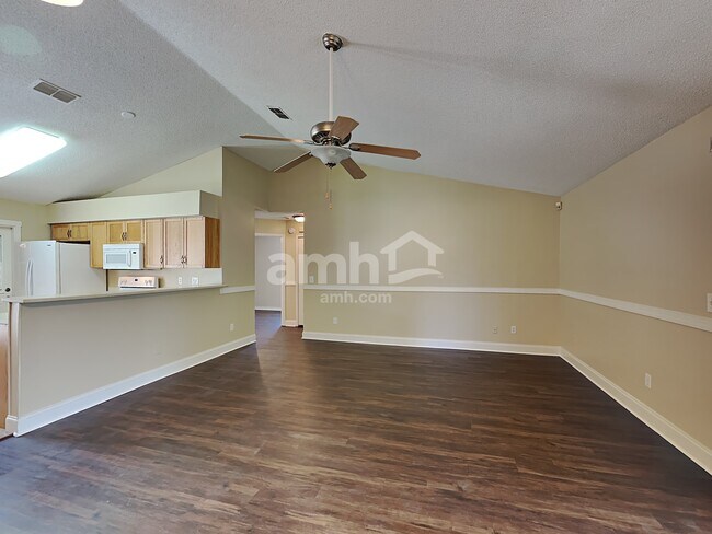 Building Photo - 10979 Mindanao Dr S
