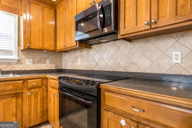 Building Photo - 215 Wingfield Way