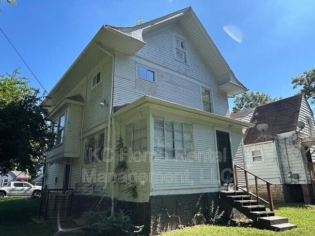 Building Photo - 6118 S Benton Ave