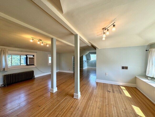 Building Photo - 505-507 W McMillan