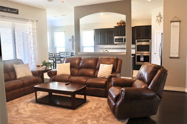 Building Photo - 5627 S Denham Ridge Ln