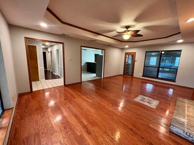 Building Photo - 505 Rustic Pl