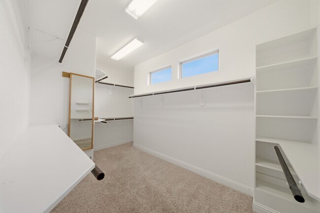 Building Photo - 1113 W 18th St