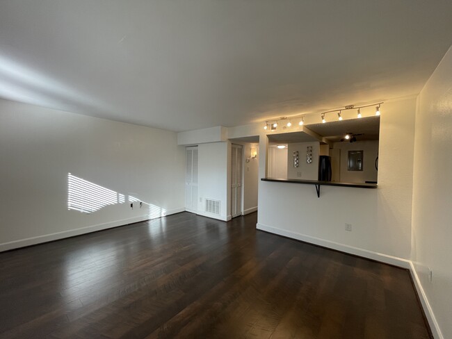 FAMILY ROOM WITH BUILT IN COUNTER AT KITCHEN - 389 Ralph McGill Blvd NE