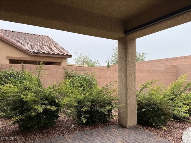 Building Photo - 8797 Pinley Spring St