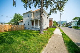 Building Photo - 757 Wager St