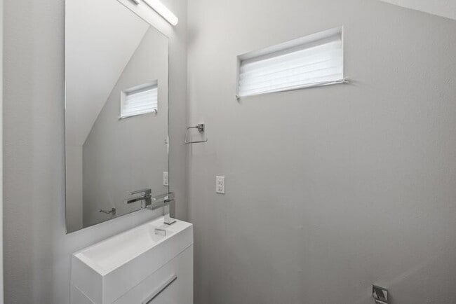 Building Photo - 2108 Tillery St