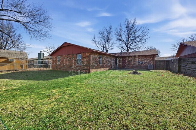 Building Photo - 920 W Memphis St