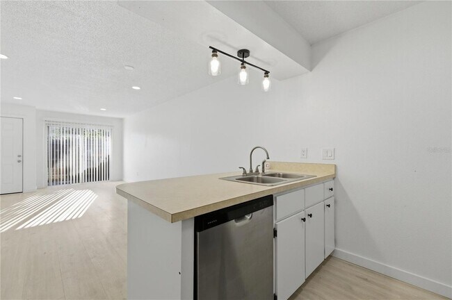 Building Photo - 5355 SE 29th Pl