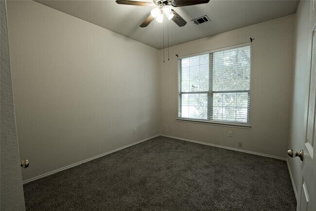 Building Photo - 704 Thrush Dr