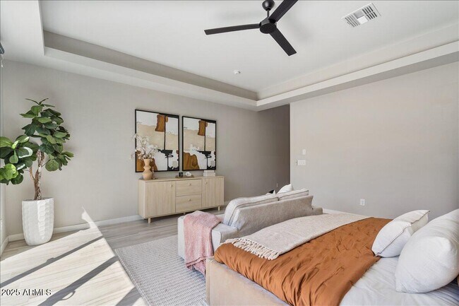 Building Photo - 5543 E Beryl Ave