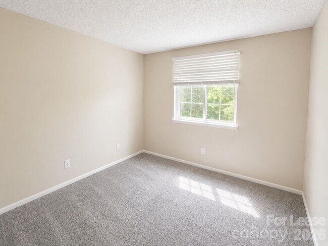 Building Photo - 9456 Lexington Cir