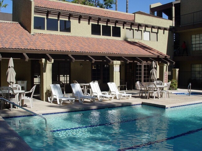 Building Photo - 461 W Holmes Ave