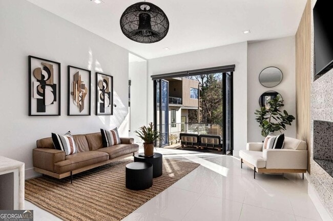 Building Photo - 3600 Lower Roswell Rd