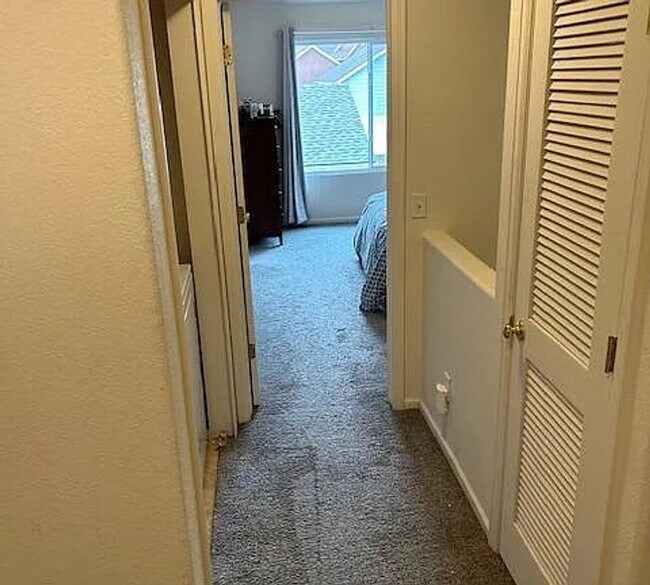 Building Photo - 3 Bed | 2.5 Bath Townhome In School District #2