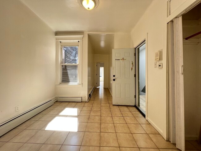Unit 2R - 38 Bartholdi Ave