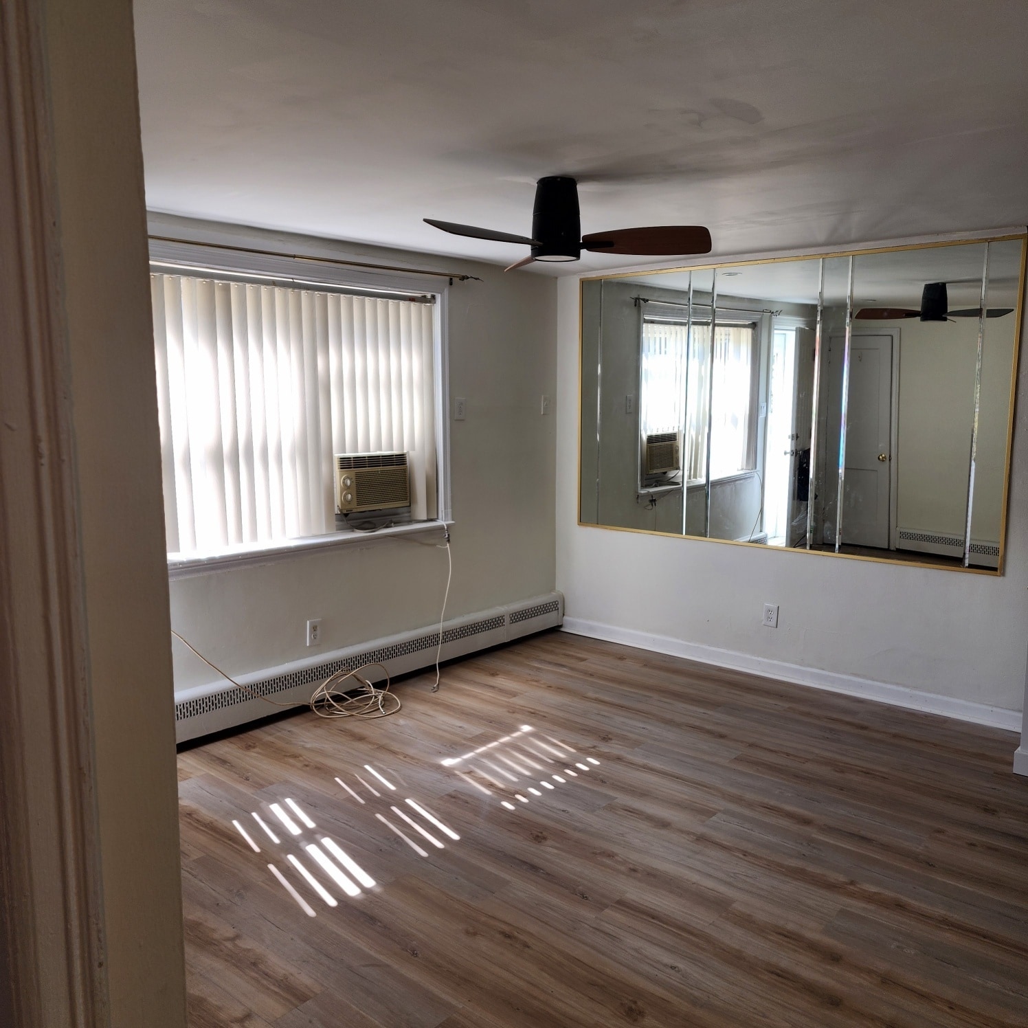 Building Photo - 267 E Park Ave