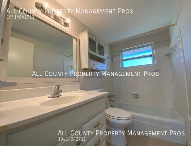 Building Photo - 5827 Nutmeg Ave