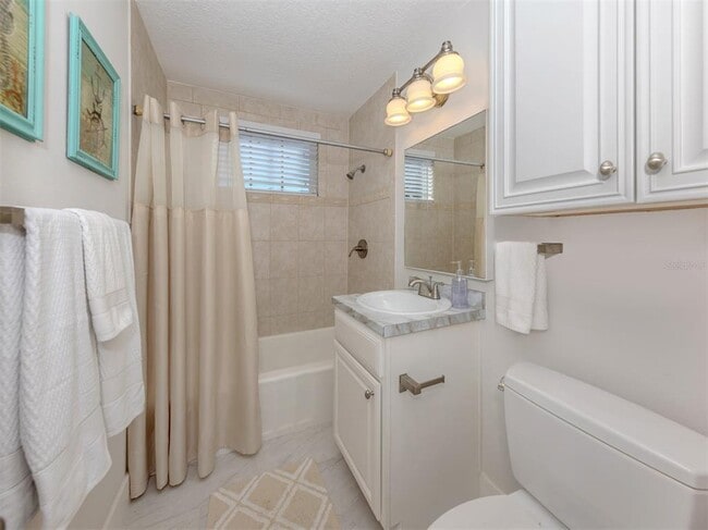 Building Photo - 498 Buena Vista Dr