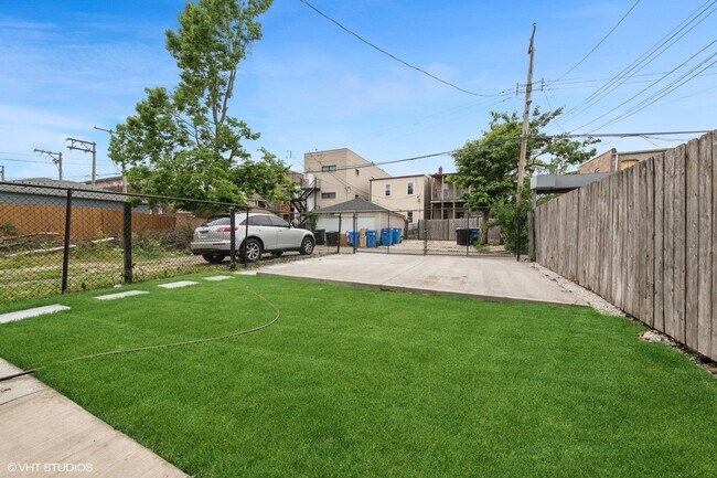 Building Photo - 6630 S Drexel Ave