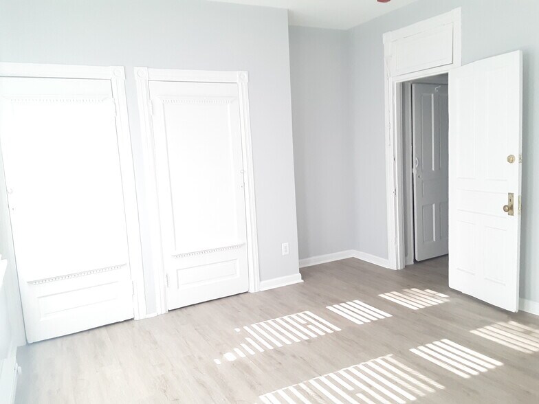 bedroom - 1829 W Tioga St