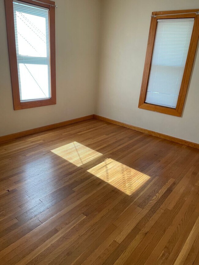 Building Photo - 51-53 Westford Circle