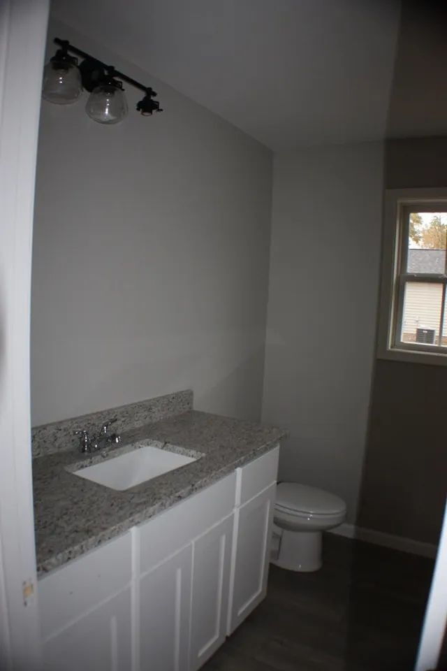 Building Photo - Available the first week of Feb!