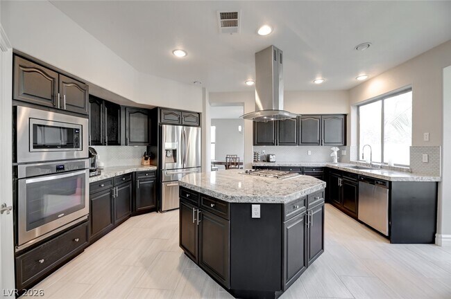 Building Photo - 5 Chateau Whistler Ct