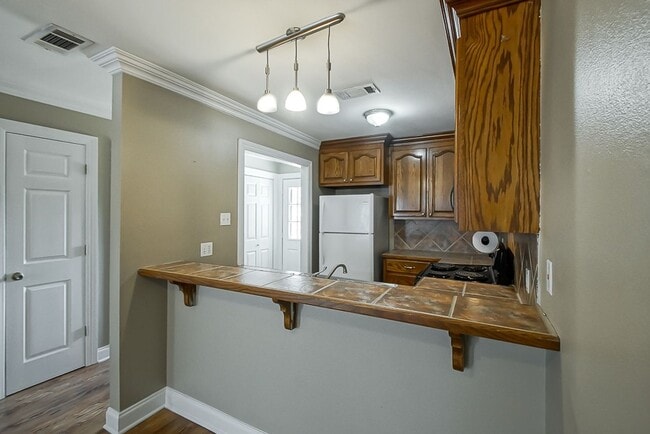 Building Photo - 13080 Burgess Ave