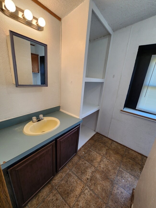 Building Photo - 10916 County Rd 1515