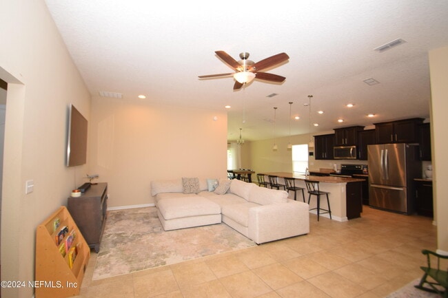 Building Photo - 12593 Itani Wy