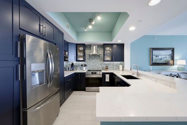 Building Photo - 2650 Lake Shore Dr