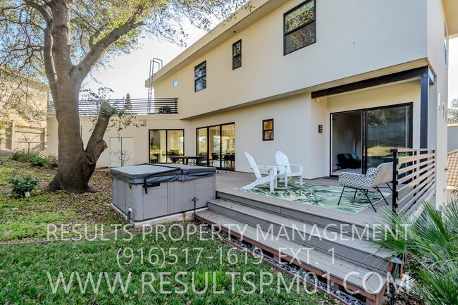 Building Photo - Stunning luxury custom home! 4 bedrooms heart of Fairoaks