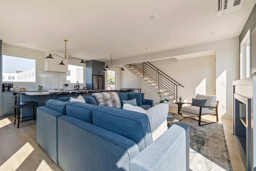 Building Photo - 1117 3rd Ave S