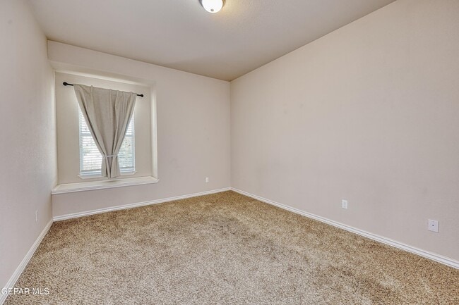 Building Photo - 5601 Valley Maple Dr
