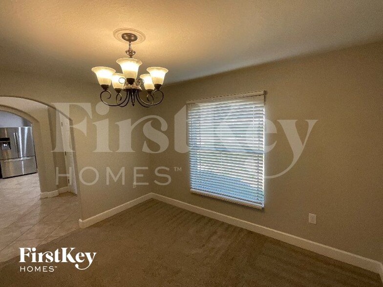 Building Photo - 2645 Sunset Cir