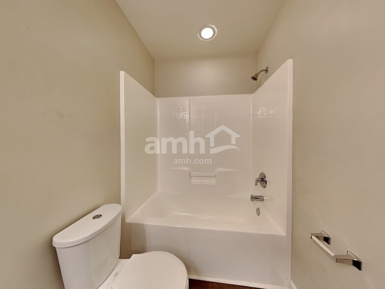 Building Photo - 1140 Moss Grove Dr