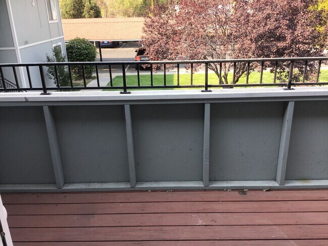 Building Photo - Apartment in Carson Park Condominium