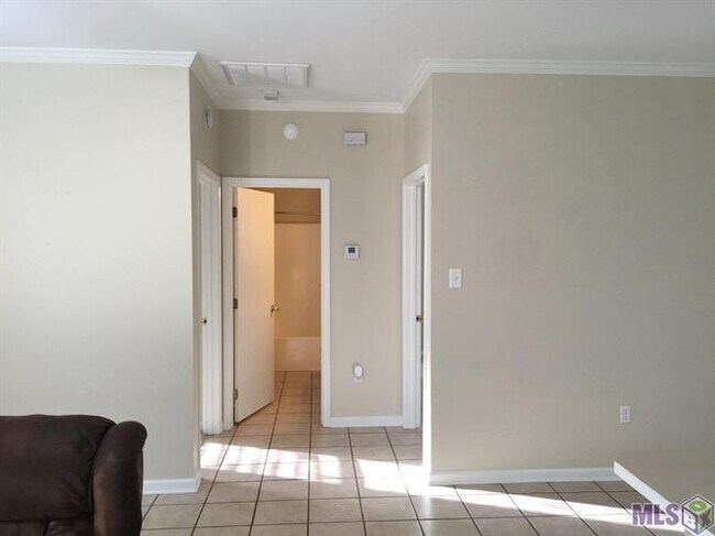 Building Photo - 9139 Pecan Tree Dr