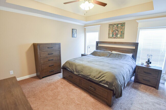 Building Photo - Pet Friendly Three Bedroom with Bonus!