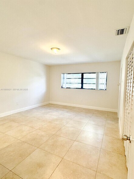 Building Photo - 1925 Sans Souci Blvd