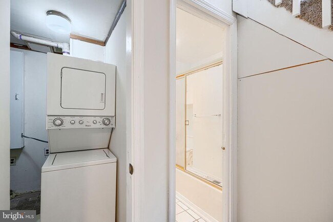 Building Photo - 1138 W Lombard St