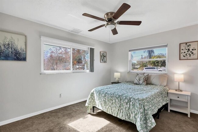 Building Photo - 3425 Fairview Dr