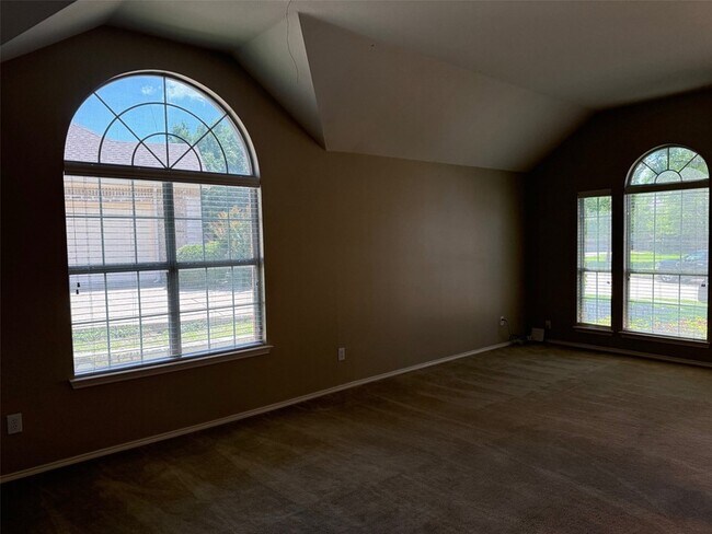 Building Photo - 405 Love Bird Ln