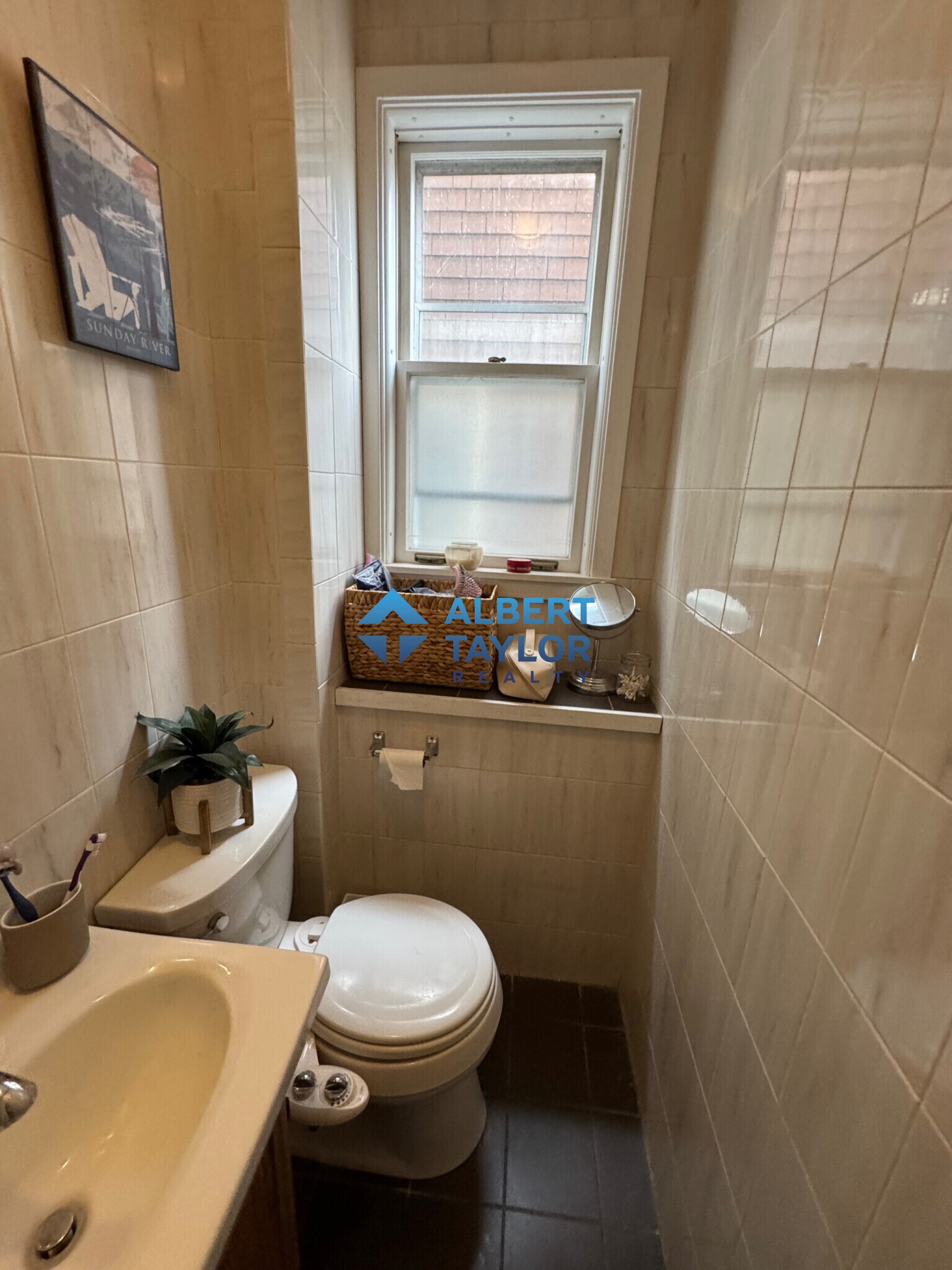 Building Photo - 38 Cherry St