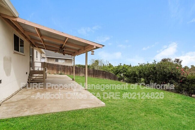 Building Photo - 2117 Biglow Dr